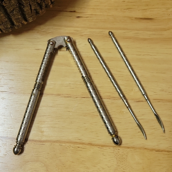 Vintage Wooden Nut Bowl with Cracker & Picks - Picture 3 of 13